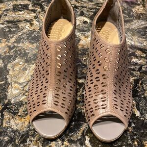 Womens Bella-Vita open toe zipper heels shoes size 11W. EUC